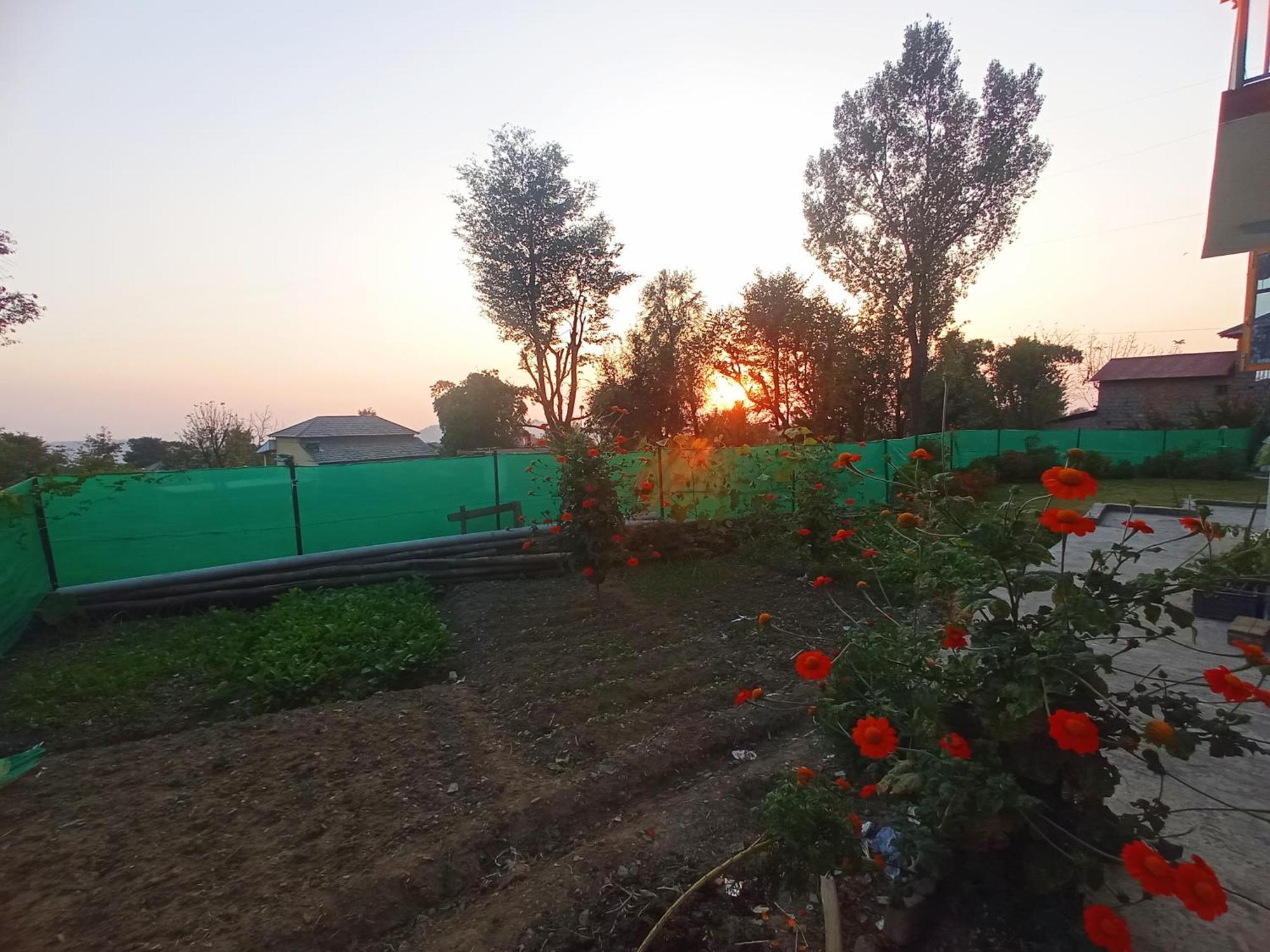 Travelodge Homestay บีร์ ภายนอก รูปภาพ